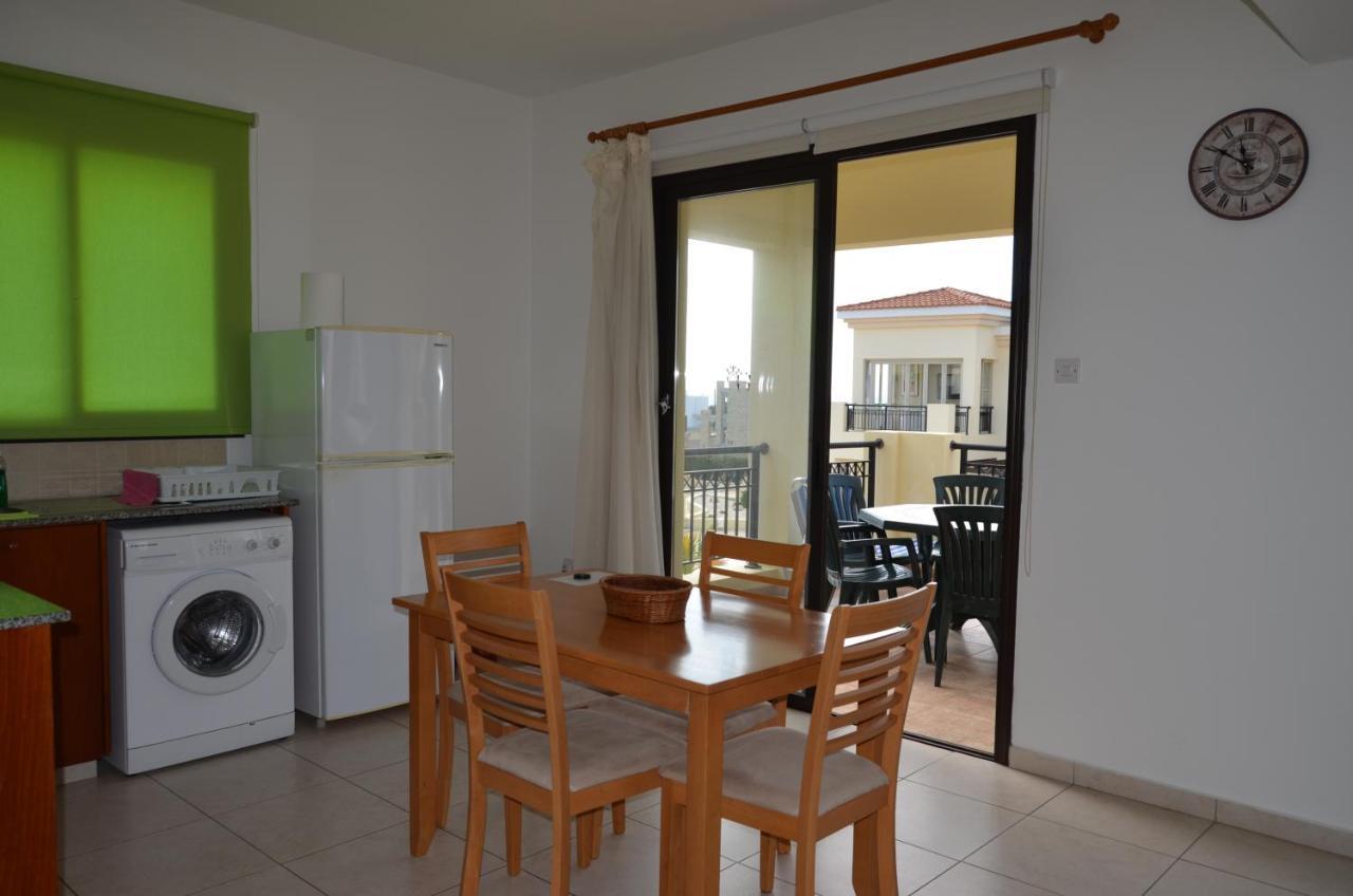 Faros Beach Apartment A102 Paphos Eksteriør billede