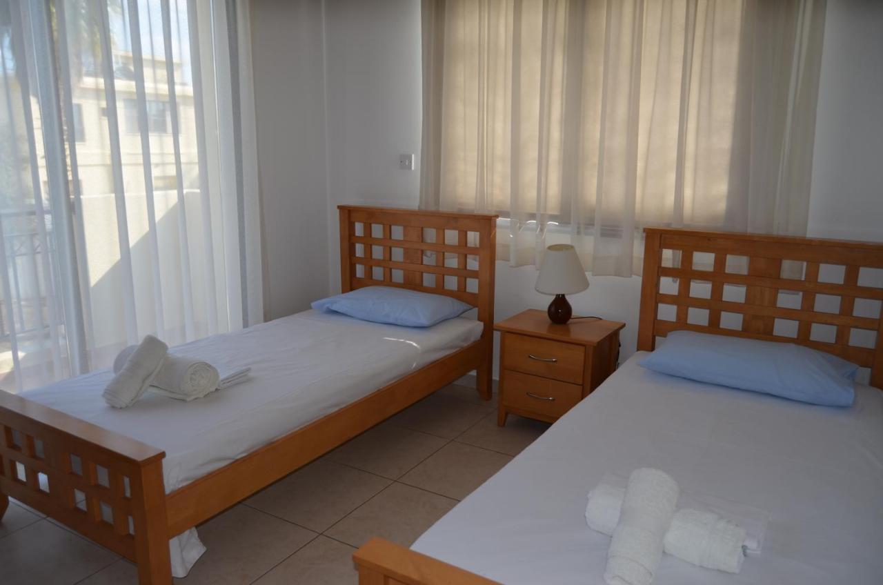 Faros Beach Apartment A102 Paphos Eksteriør billede