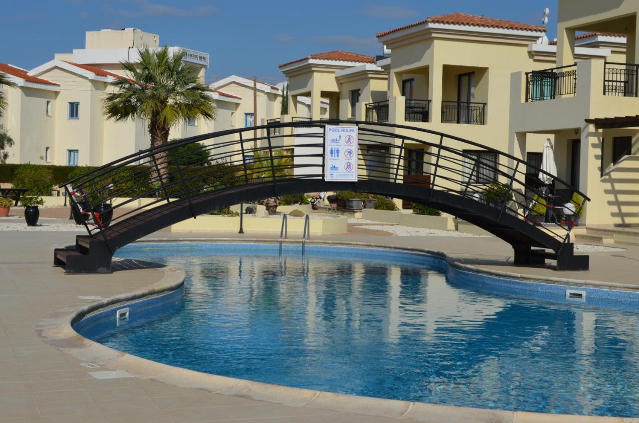 Faros Beach Apartment A102 Paphos Eksteriør billede